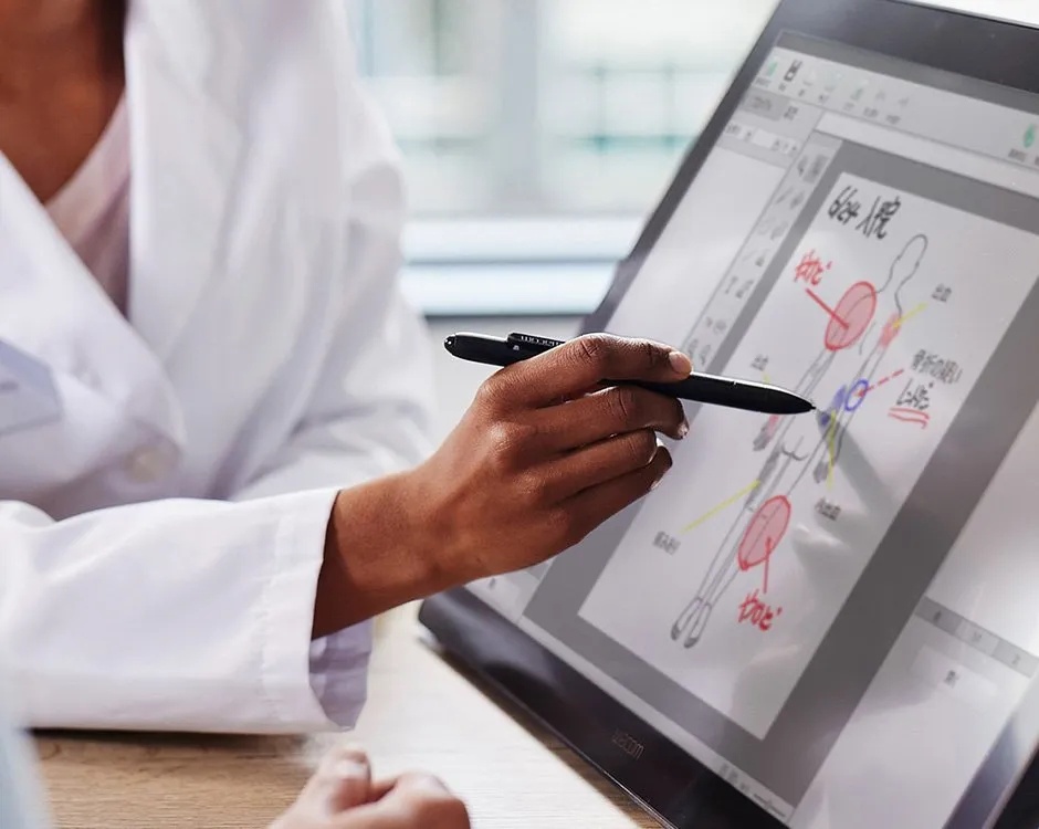 Wacom 24 inch Full HD Interactive Pen Display T4